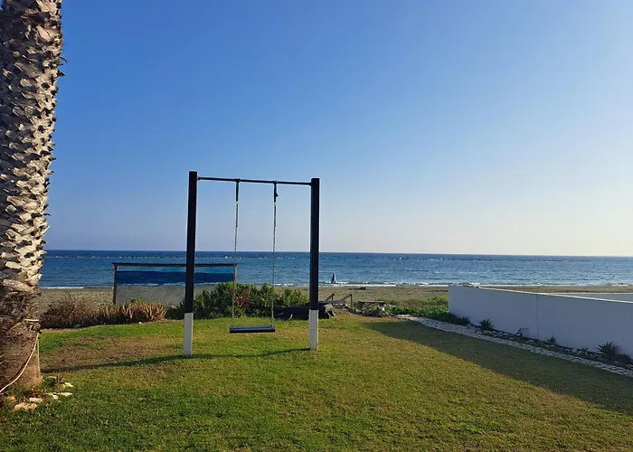 Ammos Beachfront Paradise Vila Larnaca