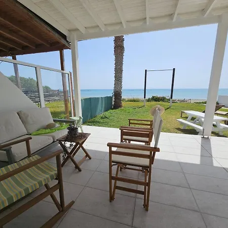 Ammos Beachfront Paradise * Ларнака